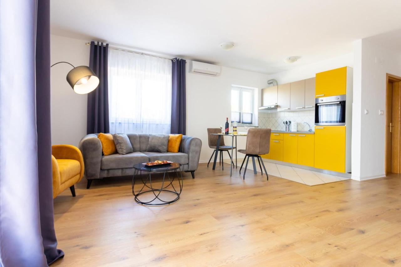 Apartment Demo Малинська Екстер'єр фото