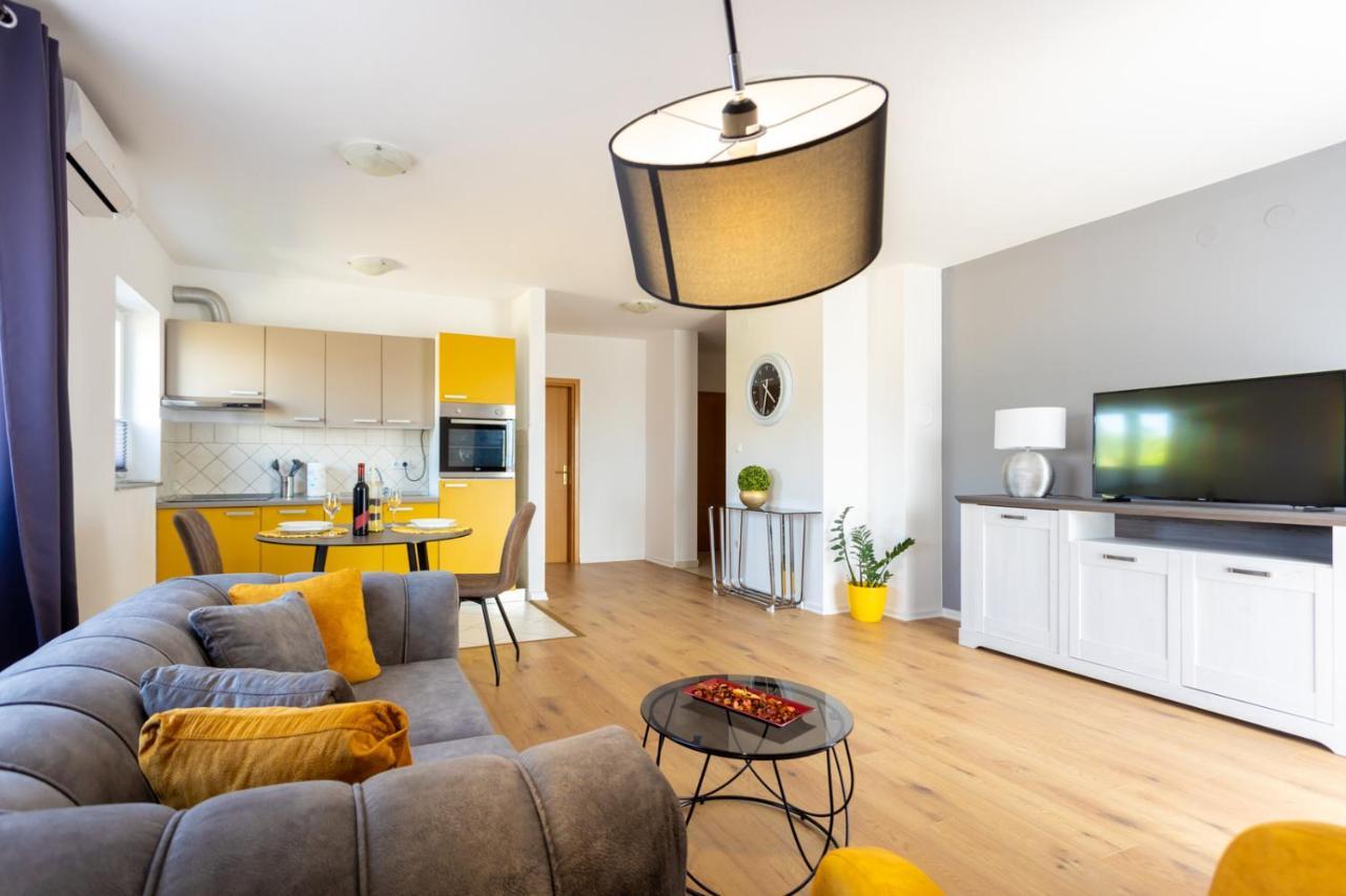 Apartment Demo Малинська Екстер'єр фото