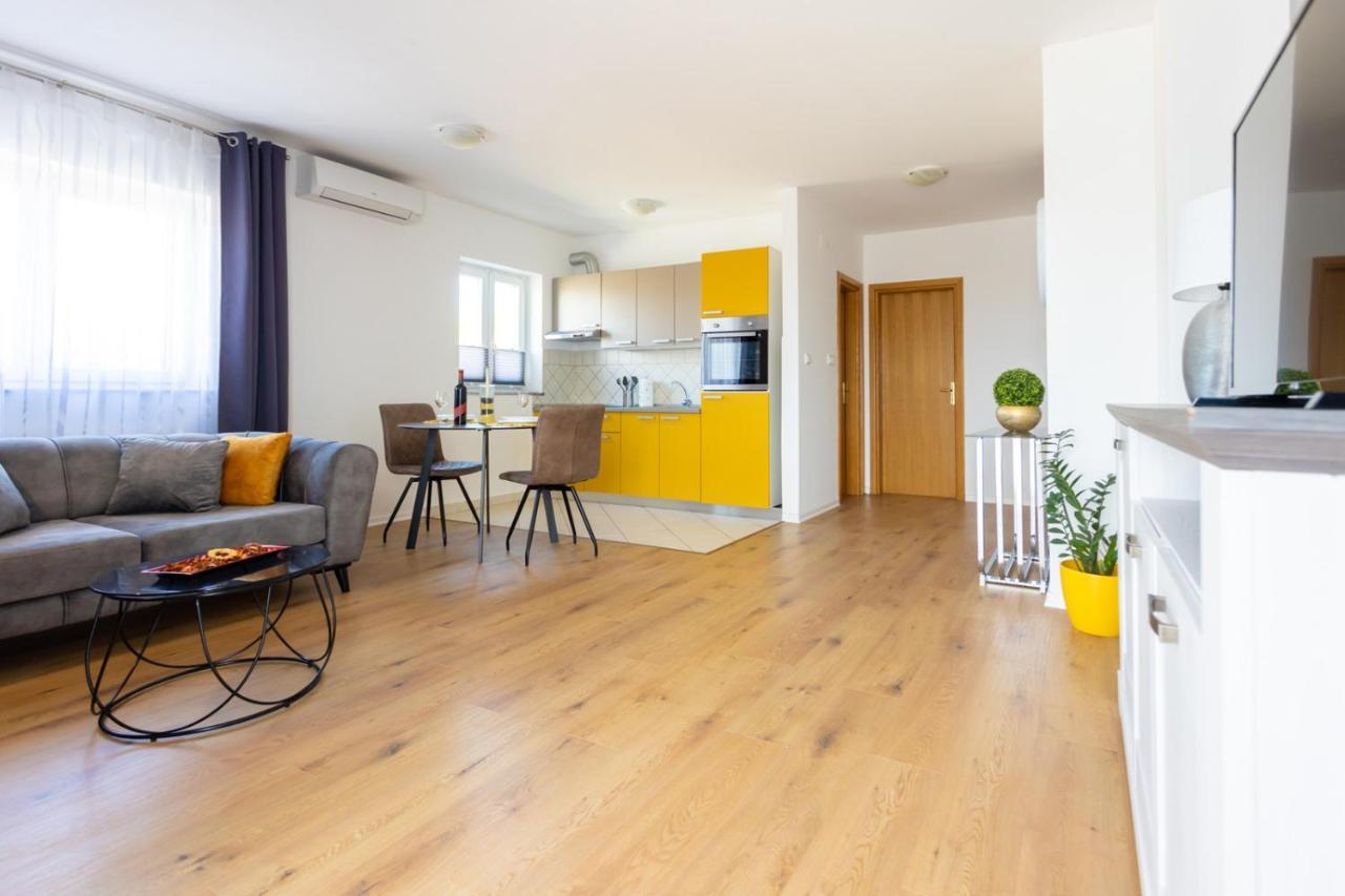 Apartment Demo Малинська Екстер'єр фото